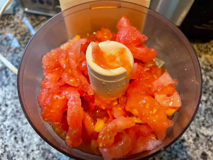 There are two methods you can use to make the tomato "sauce" that goes into the yemista filling. The easier one involves a food processor.