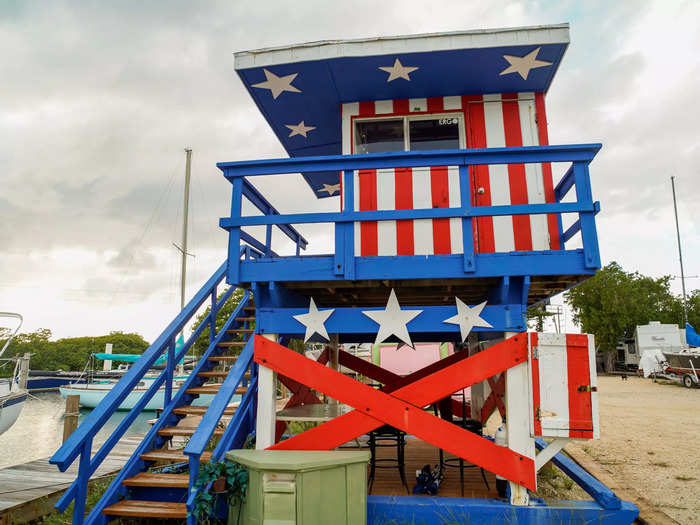 A lifeguard tower outside of Miami that I booked in 2021 through Airbnb gave me my first taste of stunning views from bed.