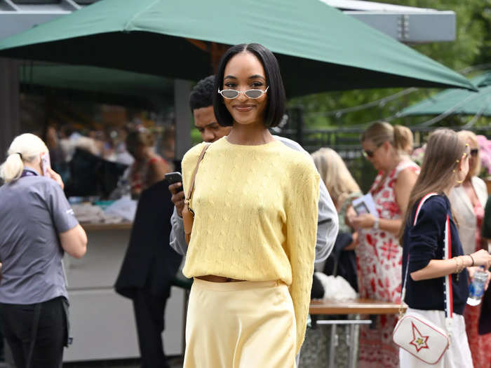 Jourdan Dunn went for a monochrome look consisting of a knitted sweater with an ankle-length, flowing skirt by Ralph Lauren. She accessorized with a pair of micro sunglasses and strappy, heeled sandals.