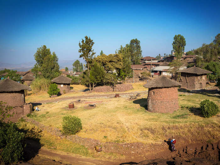 Near the churches, a village features homes known as Lasta Tukuls or two-story round houses constructed of the local red stone. It is home to about 20,000 people, including a community of priests and monks.