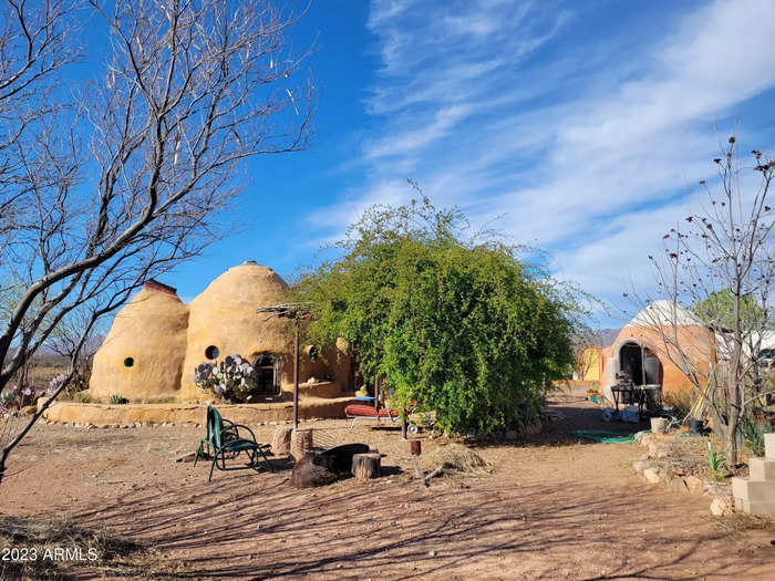 Gibbons was fascinated by the adobe building technique popularized by Nader Khalili, an Iranian-American architect.