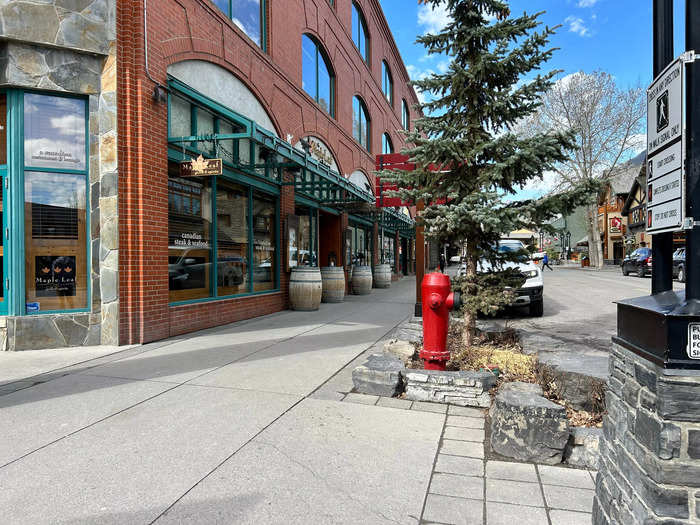 The shops we stopped in were fairly empty, and it was easy to navigate the town.