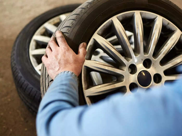 The tires on electric cars wear out faster.