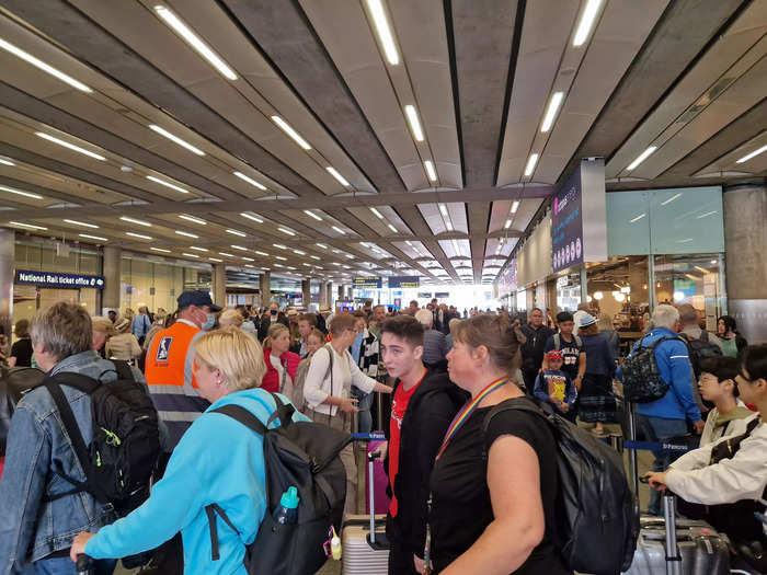 Once I arrived at London St Pancras International, I had to wait 90 minutes in a chaotic Eurostar queue.