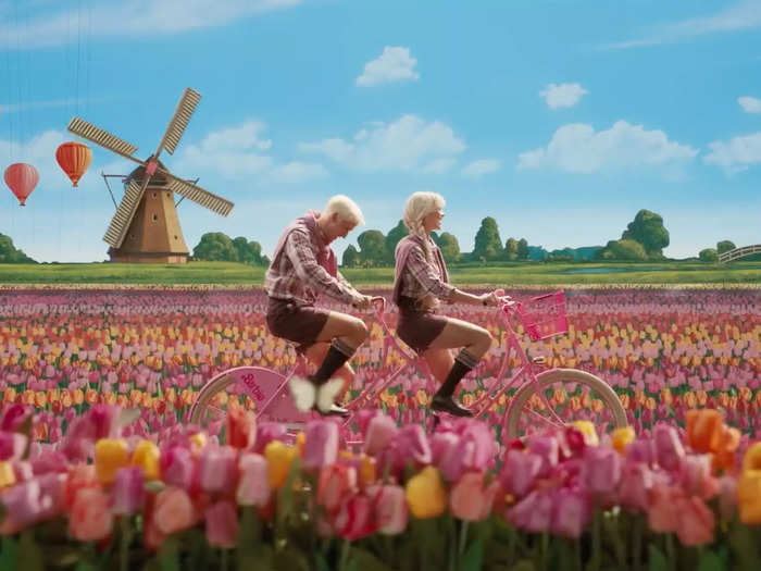 The conveyor belt technique was also used for scenes in which Barbie, Ken, and later a group of Mattel execs cycled through a field of flowers.