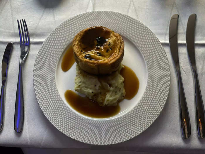 About an hour before we landed in Singapore, the crew served first-class passengers a light meal.