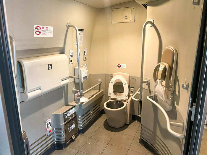 Some cars had expansive bathrooms for wheelchair users and other people with physical disabilities. These bathrooms were far larger than any train, plane, or bus bathroom I