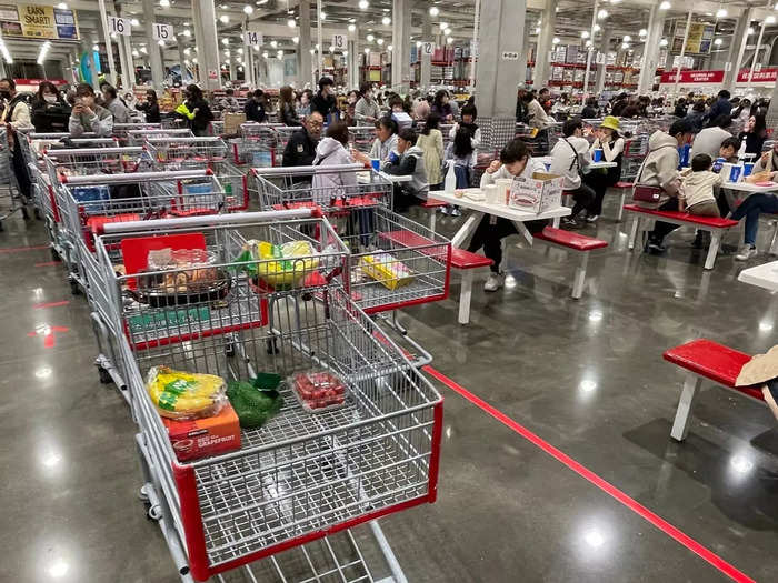 Shoppers were neatly putting their carts around the perimeter of the dining area, making a kind of barricade.