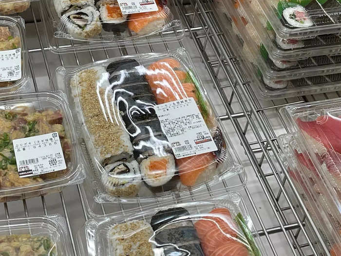 Sushi is probably one of the things that most people look for in a Japan Costco, but surprisingly there were only two options: one was a smaller package of salmon and mackerel sushi….