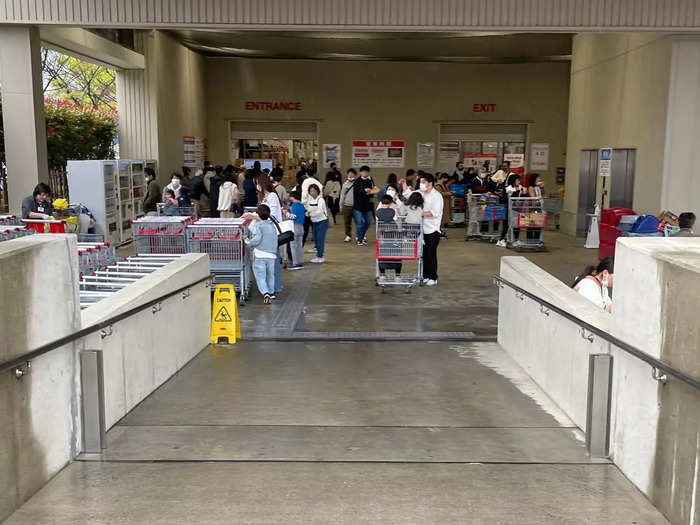 There was a parking lot on top of the warehouse, and a special escalator that you could put your cart on.