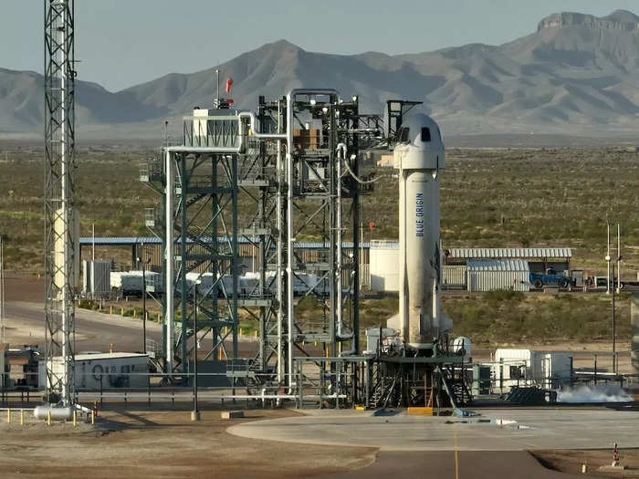 The calm before the storm: New Shepard at its launch pad ahead of NS-22 last year. Six crew members were part of the flight and getting ready inside the craft.