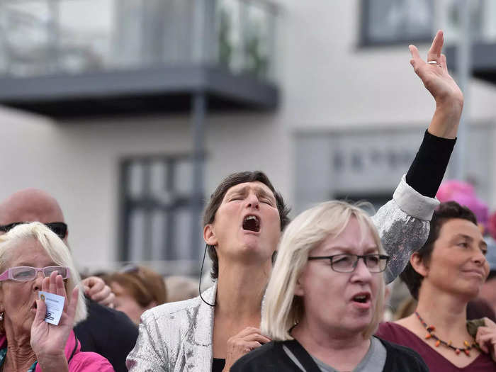 Members of the public also sang the song.