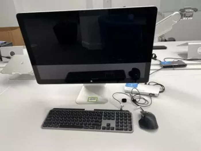 This Apple desktop, with a 27-inch screen, includes a monitor, keyboard, and mouse. Many similar computers are included in the auction.