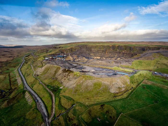 This scene appears to be shot in south Wales too.