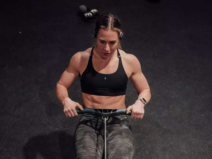 Elite CrossFit athlete Brooke Wells fuels up between workouts with oats and applesauce.