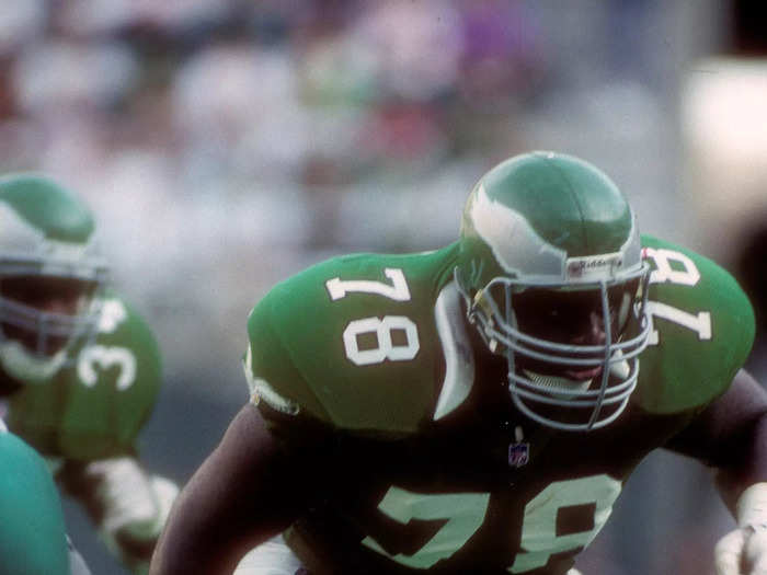 Antone Davis (No. 78) was a 330-pound offensive lineman who grew to 475 pounds after he stopped playing in 1997.