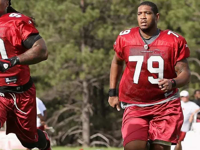 David Carter was a 300-pound defensive lineman for the Cardinals and Cowboys.