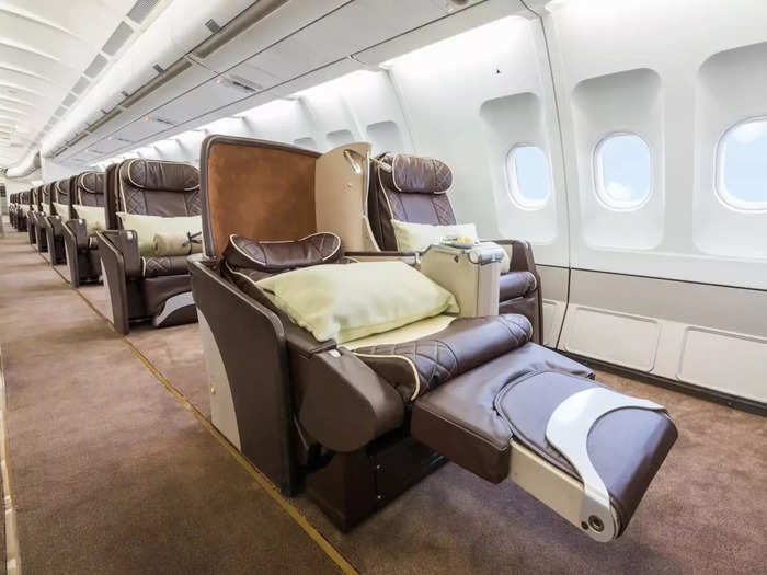 Onboard, there are 100 lie-flat seats in a 2×2×2 layout. Again, not all passengers will have direct-aisle access — but the layout means a majority will.