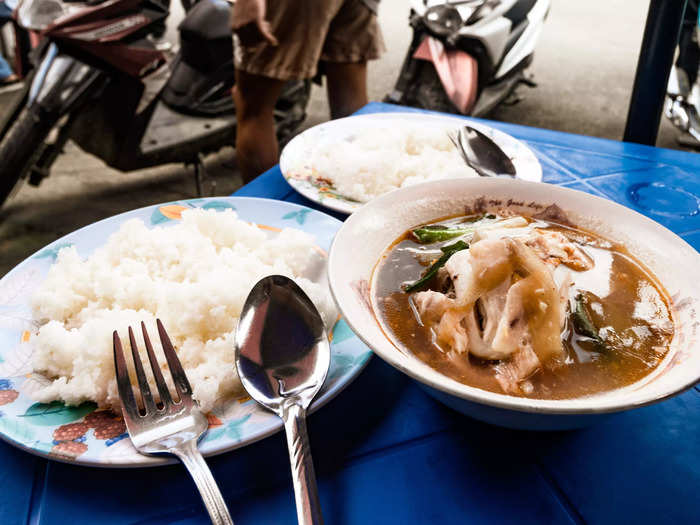 So what does porcupinefish taste like? I tried it for myself and as cliché as it sounds, it tasted like chicken.