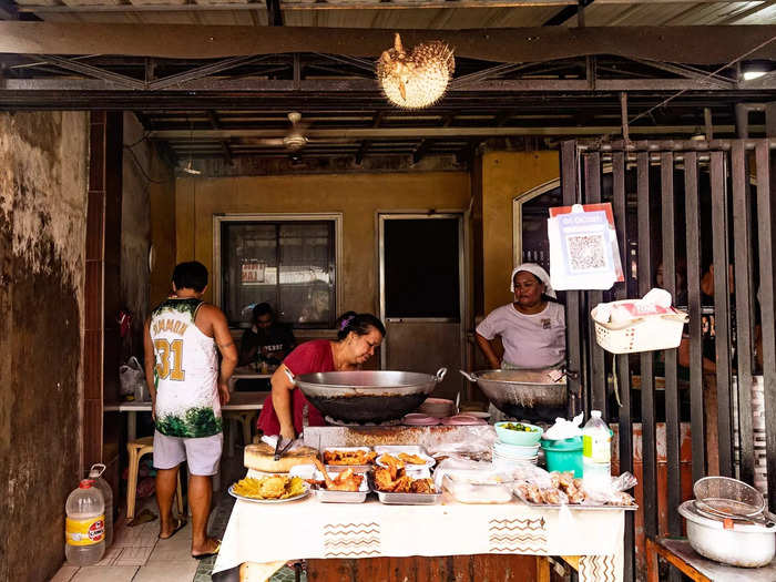 Shantaya Eatery is a karinderya serving hundreds of plates of nilarang with porcupinefish every day. When I walked in, I found a taxidermied pufferfish hanging overhead.