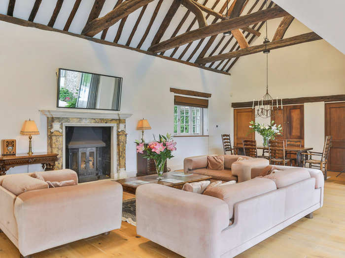 The drawing room has a vaulted ceiling and a fireplace.