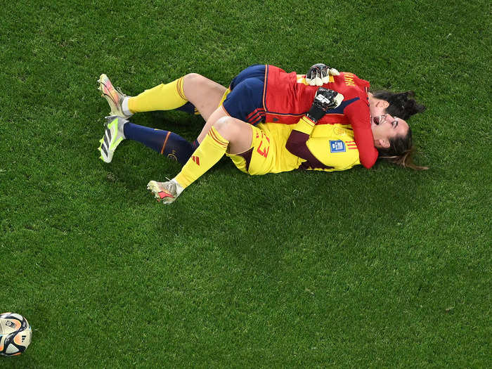 Ivana Andrés and Cata Coll fell to the ground in celebration after the team