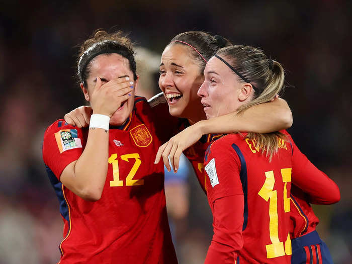 Eva Navarro, Oihane Hernández, and Rocío Gálvez appeared to be in disbelief, as well.