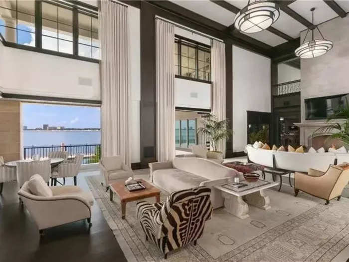 With tall ceilings and expansive views of the water, the living space exuded sophistication and extravagance.