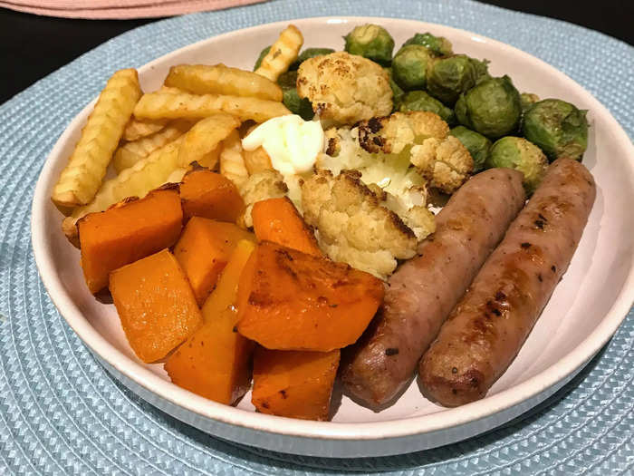 Turkey sausages with roast vegetables and oven fries