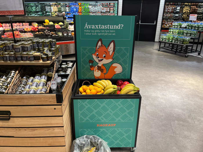 There was even a box of free fruit for kids to enjoy, a common feature in Nordic supermarkets.