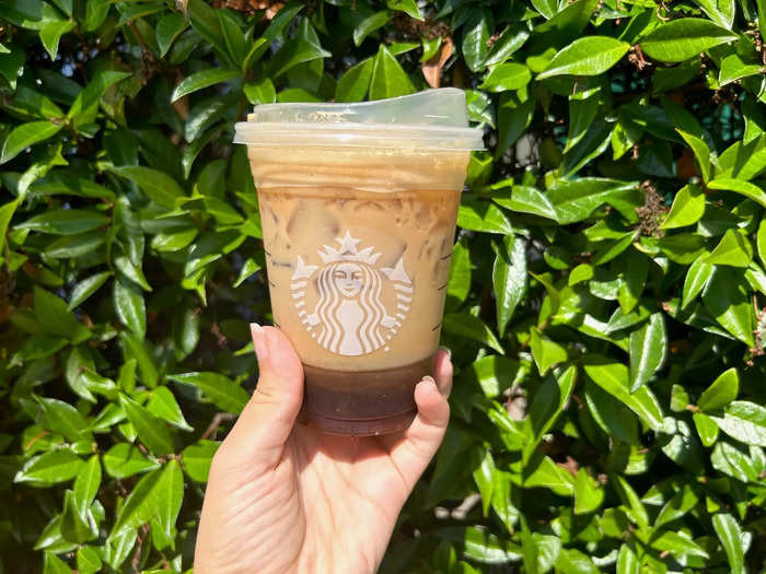 I went to my local Starbucks for a preview of the new drinks, and first up was the Iced Apple Crisp Oatmilk Shaken Espresso.