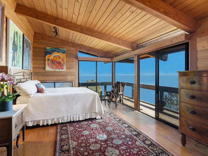 The home has sweeping views of the Santa Monica Bay and Catalina Island throughout.