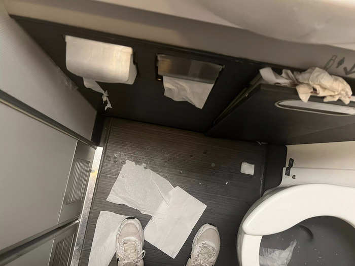 On United, however, there was paper all over the floor and the bins were so full the paper towels were pouring over the top. It was, in a word, gross.