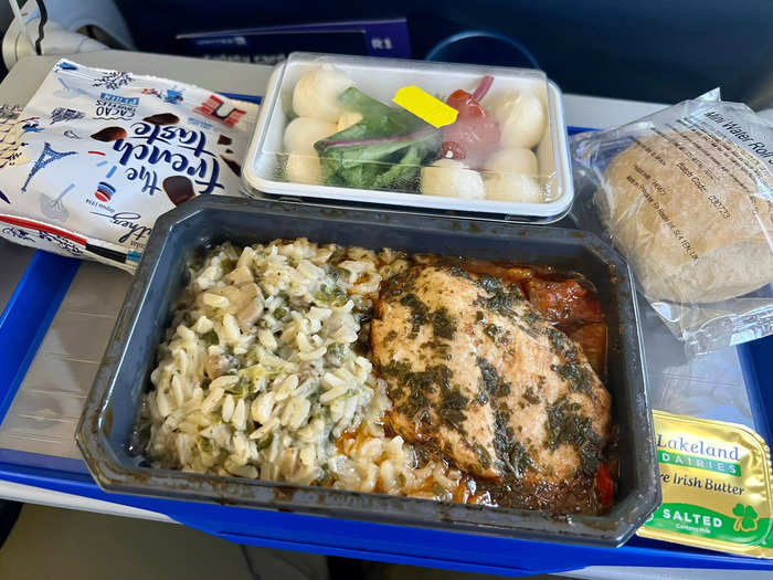 As far as the food, I knew not to expect much on United — the carrier doesn