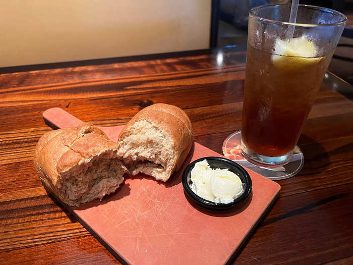 As a Southerner, I like my iced tea with a pronounced flavor, a lot of sugar, and a fresh lemon. LongHorn gets it right.