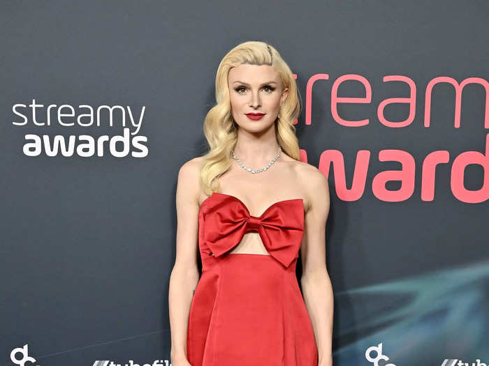 Dylan Mulvaney embraced the bow trend at the Streamy Awards.