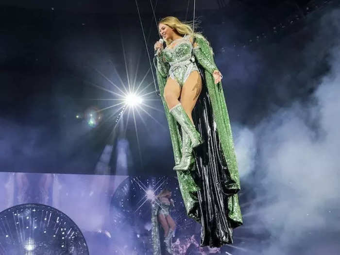 She wore a stunning, metallic-green bodysuit and cape designed by Del Core in the same show.