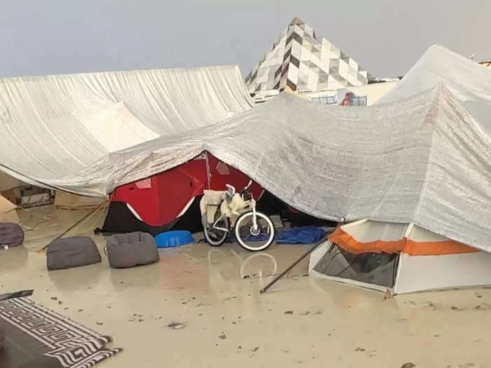 Like Fyre Festival, some people at Burning Man are staying in extremely uncomfortable-looking accommodations this year.