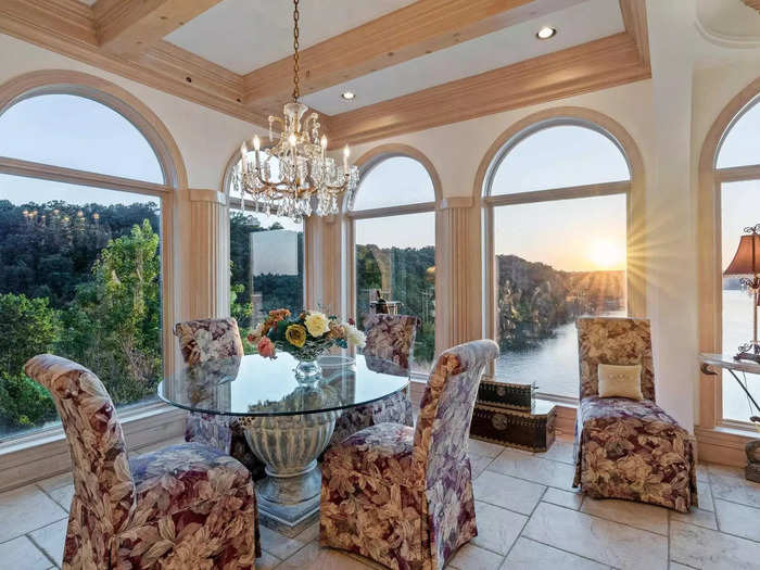 The eating area looks onto spectacular views of the lake as the sun rises and sets.