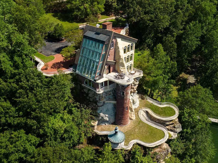 It also has one wall made almost entirely from glass. The solarium allows for views "unlike any other" of Smith Lake and its sunsets, according to listing agent Krisalyn Crye.