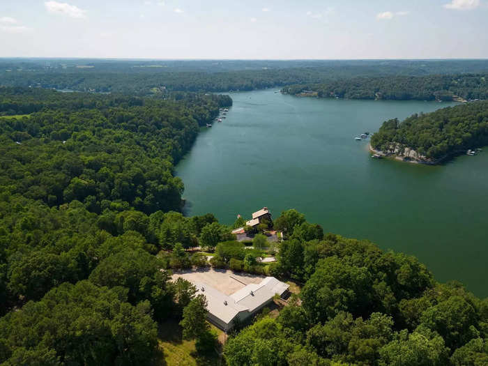 The 21,200-acre man-made lake is a popular location for outdoor recreation, including fishing, boating, and waterskiing.