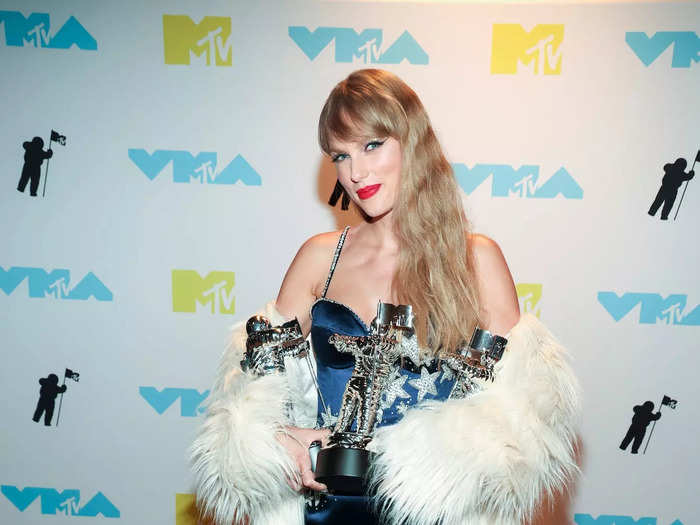 Swift had a lot of fun with her VMAs fashion in 2022.