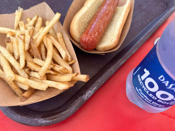 Our lunch at Disney was a little uncomfortable because of the weather and crowds.