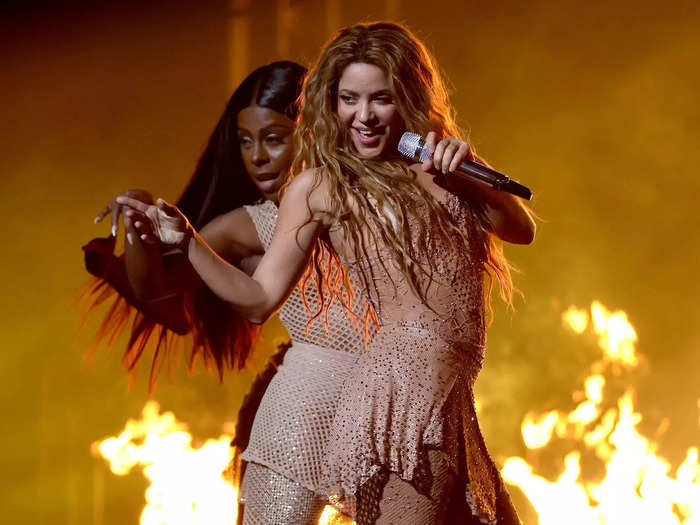 Shakira made her first live appearance at the VMAs since 2006.