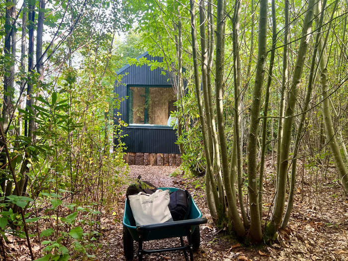 After parking my car, I used a large wheelbarrow provided by Unyoked to carry my bags to the cabin. My on-foot journey from the car to the cabin was only 164 feet.