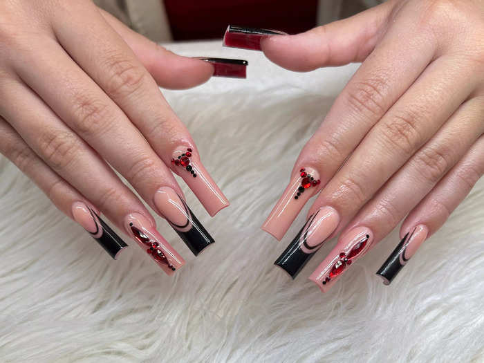 Spooky goth-glam nails are on the rise.