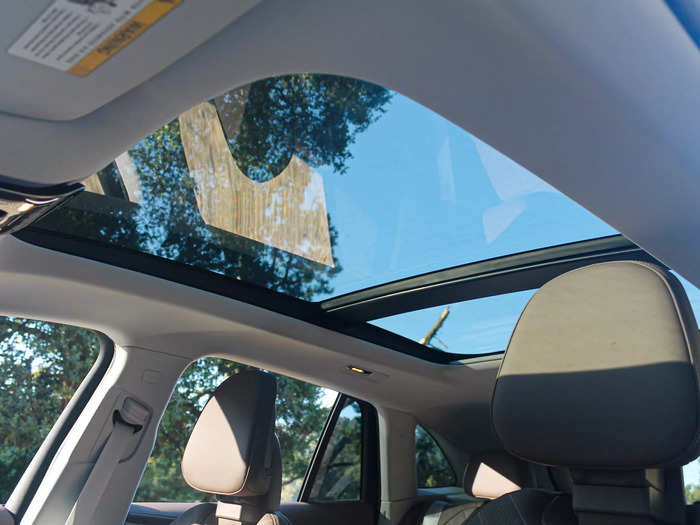 A large glass roof and sunshade could be operated using a touch-sensitive button by the dome lights.