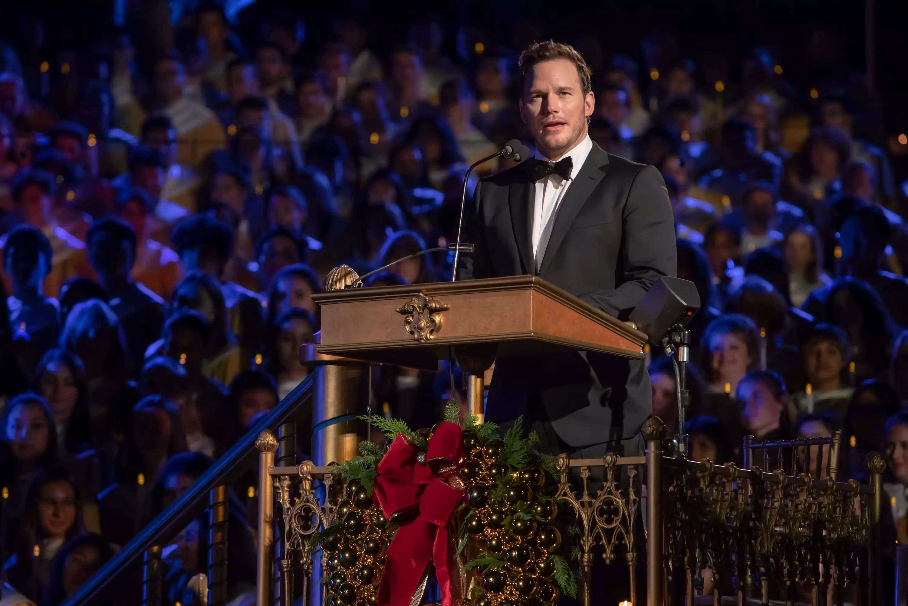 Chris Pratt narrates the story of Christmas during the annual Candlelight Processional.