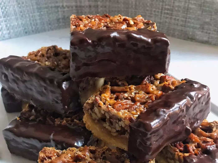 Pecan squares are a good alternative to the classic pie. 