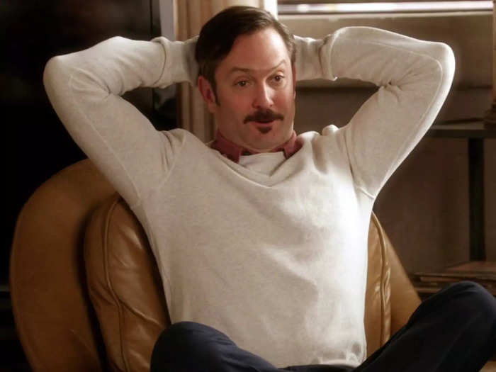 "Reno 911" star Thomas Lennon guest-starred as a guy that Jess, Winston, and Schmidt interviewed to take Nick